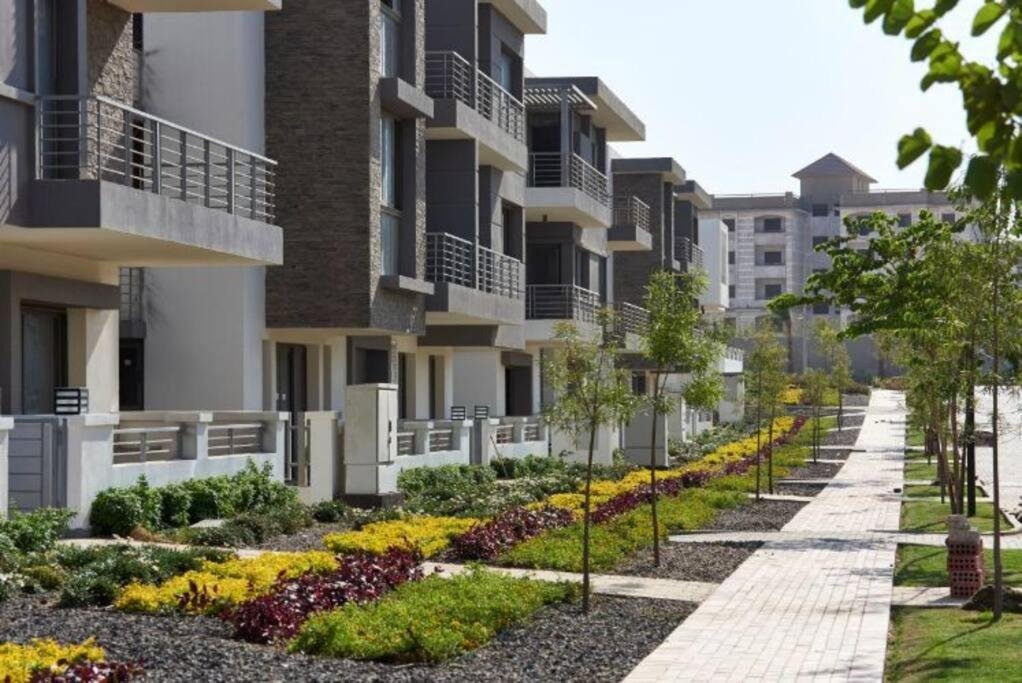 فلل بمقدم 10% تاج سيتي